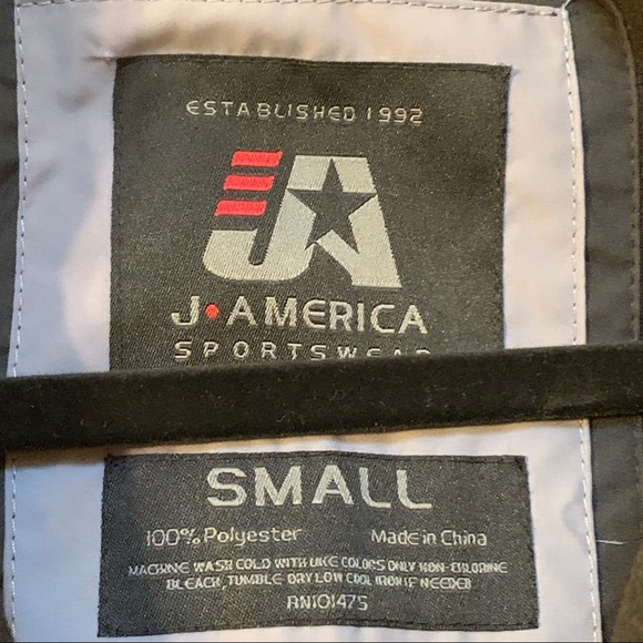 🆕  PITTSBURGH PENGUINS Black Embroidered Vest - Picture 4 of 13